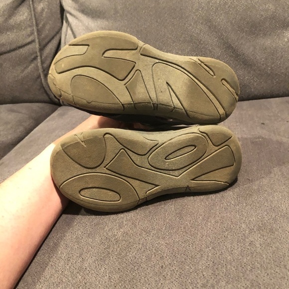 Oshkosh toddler boys ever play sandals size 9 - Picture 4 of 9